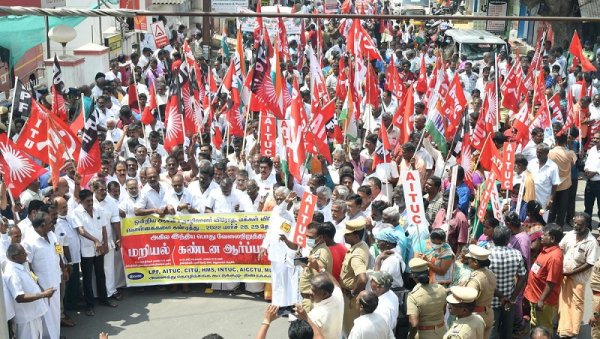 En Inde, des dizaines de millions de travailleurs en grève contre la privatisation des banques