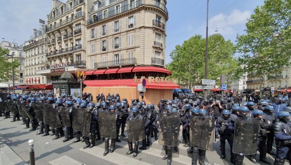 VIDEO. Plus d'une centaine de policiers protège La Rotonde, restaurant où Macron a fêté sa victoire en 2017