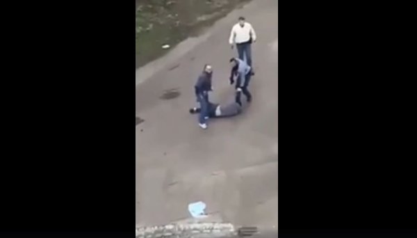 VIDEO. A Limoges, la BAC armée de LBD et grenade de désencerclement tabasse un homme à terre
