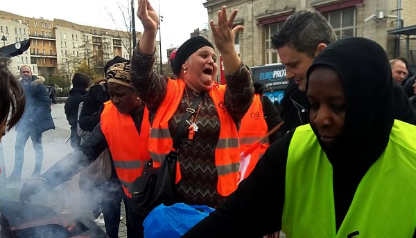 Belle solidarité pour le 23e jour de grève des agents du nettoyage des gares de Paris Nord
