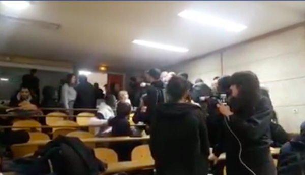 VIDÉO : Les grévistes RATP virent La Cocarde de la fac de Nanterre 