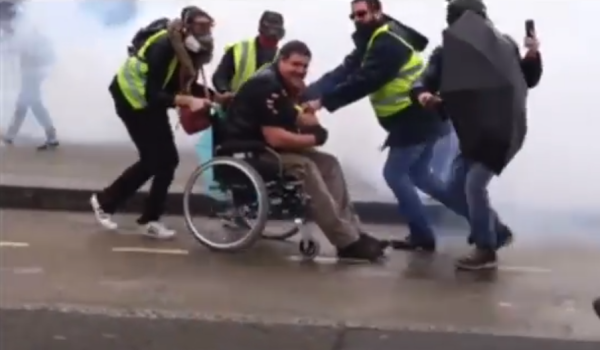 Vidéo. Pendant l'acte 17 à Quimper, un homme handicapé touché par une grenade