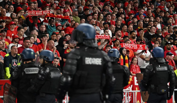 Chaos au Stade de France : l'extrême-droite instrumentalise à des fins racistes, au profit de Macron