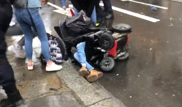 VIDEO. Rennes : un homme en fauteuil roulant renversé lors de la charge policière