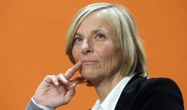 Marielle de Sarnez, ministre des affaires européennes, soupçonnée d'emplois fictifs...comme Marine Le Pen