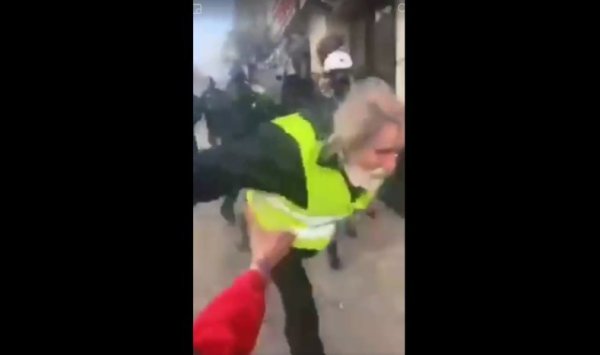 VIDÉO – Nantes, un homme âgé brutalisé par les forces de répression lors de l'acte XVI