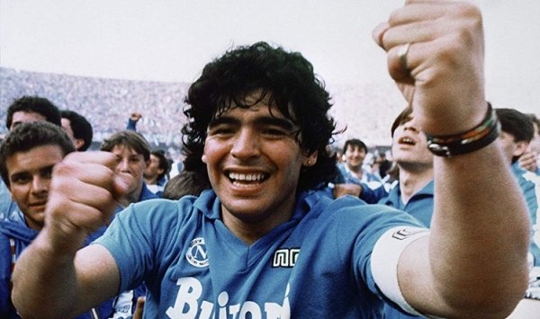 Diego Armando Maradona, de gamin en or à légende du football
