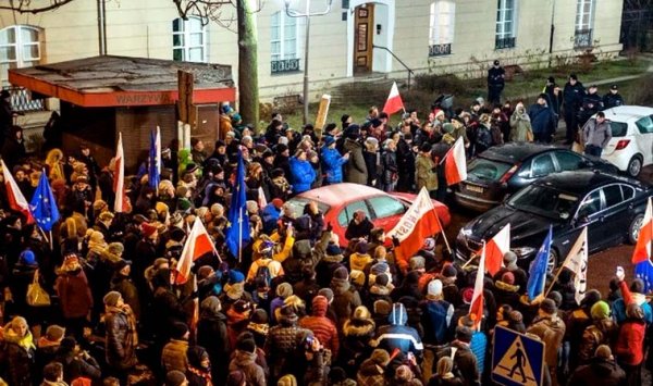  Crise politique en Pologne. Le parlement est occupé