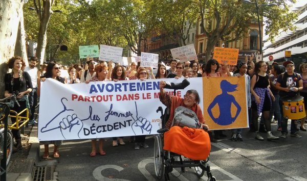 Droit à l'IVG. Plusieurs centaines de personnes manifestent à Toulouse