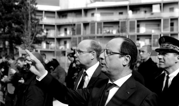 Hollande Tour : une visite à la Courneuve tout en huées et quolibets