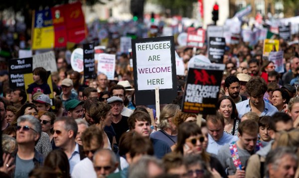 Plus de 100 000 manifestants disent « Refugees Welcome » à Londres