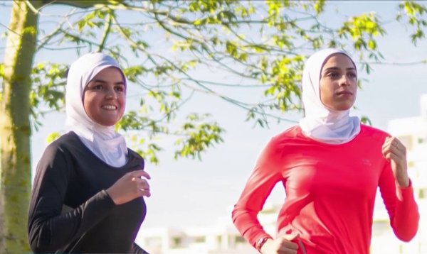 Levée de boucliers islamophobe : Decathlon retire son hijab de sport de la vente