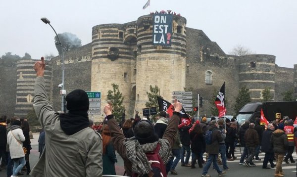 24 janvier : à Angers, les manifestants prennent d'assaut le château !