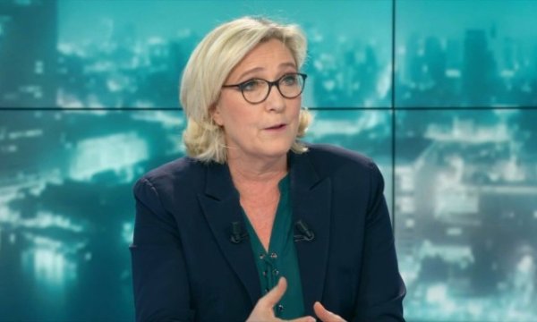 Quand BFM-TV déroule le tapis rouge à Marine Le Pen