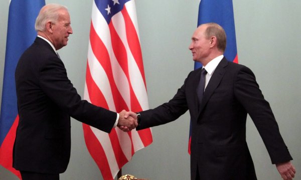 Pourquoi Biden fait-il monter la tension entre les États-Unis et la Russie ?