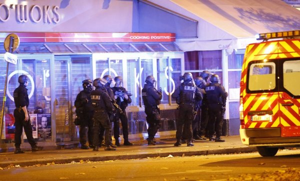 Carnage in Paris : Hollande declares a state of emergency