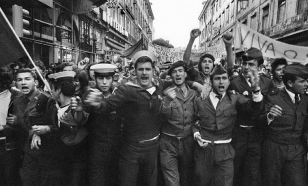 25 avril 1974 : il y a 44 ans, les travailleurs portugais prenaient leurs affaires en main.