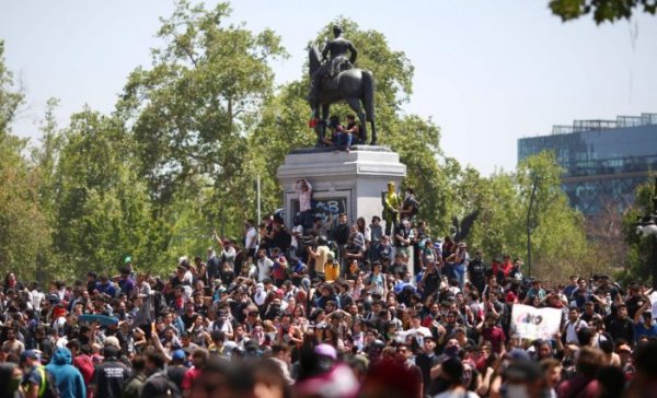 Chili. Plus d'un million de personnes dans les rues, l'opposition parlementaire veut entamer un dialogue avec le gouvernement assassin