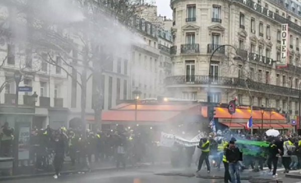 Acte XII contre les violences policières. A Paris, des tirs de LBD, arrestations et canons à eau 