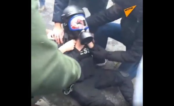 VIDEO. Acte 53 : Une vidéo montre le journaliste blessé au visage malgré sa protection