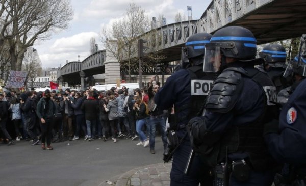 Faire mal et faire peur : Hollande et ses flics veulent éviter la jonction entre jeunes et salariés à la rentrée et lors du 28 avril