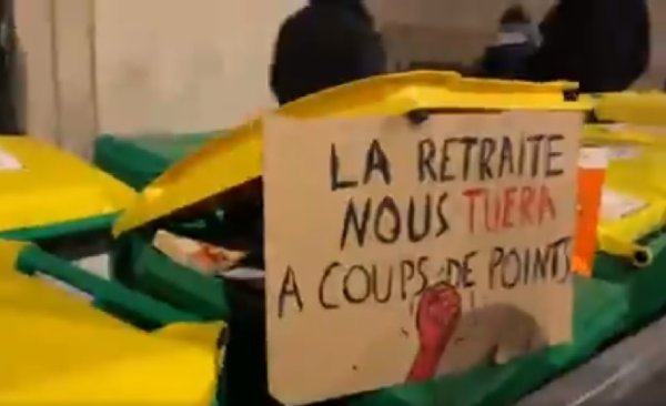 Paris. Des Lycéens bloquent leurs établissements : « La retraite nous tuera à coups de points »