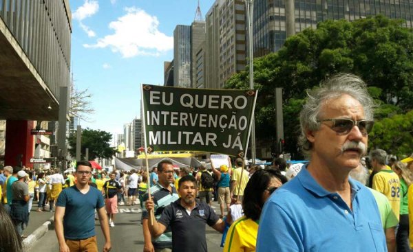 Brésil. Retour des manifs de droite au milieu d'une crise politique interminable 
