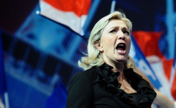 Marine Le Pen souhaite « l'interdiction de toutes manifestations ». La réaction à son summum ! 