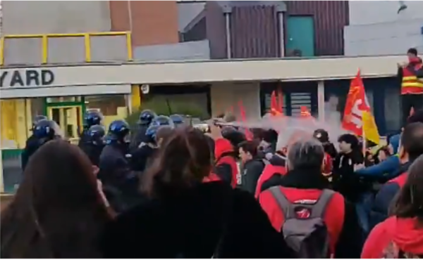 [VIDEO] Chalon-sur-Saône : gazage et matraquage après le blocage du lycée Pontus de Tyard
