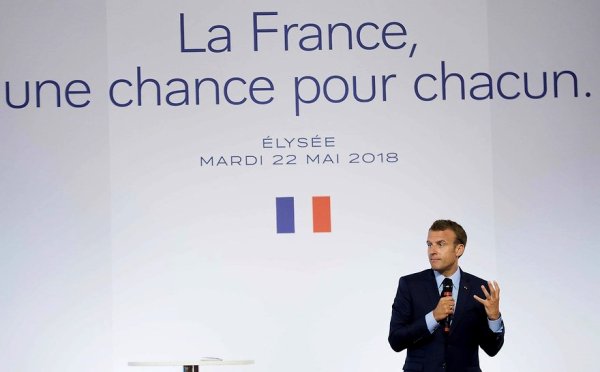 Plus de matraques et de flics : les mesures pour la banlieue dévoilées par Macron