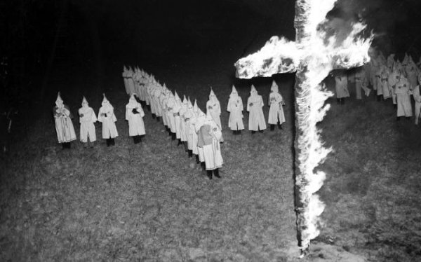 Le Ku Klux Klan et le capitalisme aux États-Unis