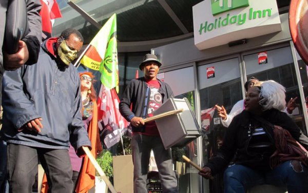Holiday Inn : chantage aux négociations, les grévistes continuent le combat !