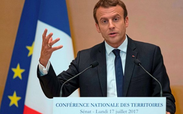 Macron à la manœuvre pour « renouer » avec les collectivités territoriales
