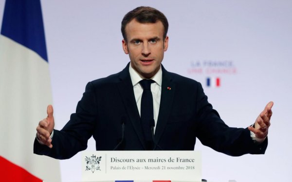 "Grand débat" : comment Macron compte essayer d'endormir les Gilets Jaunes