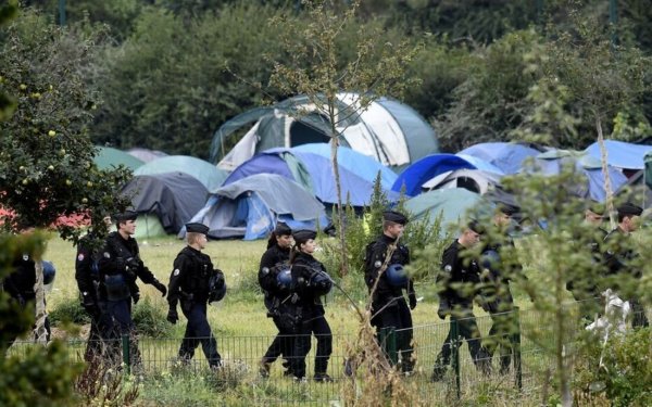 Tentes de migrants lacérées par la police : Darmanin et Dupond-Moretti mentent sur leur politique criminelle