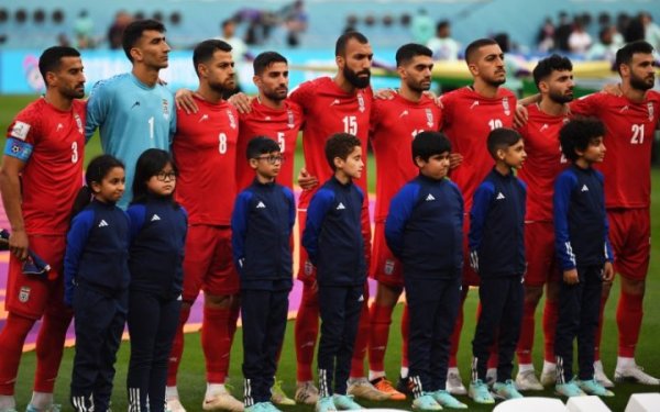 Coupe du monde. Solidaires de la révolte, les joueurs iraniens n'ont pas chanté leur hymne