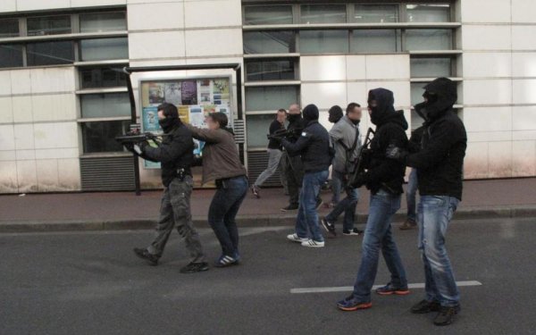 VIDEO. Affaire Théo : 19 interpellations devant les lycées des Hauts-de-Seine ce lundi	