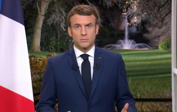 "Il faudra travailler plus" : Macron, candidat "chef de guerre" sociale
