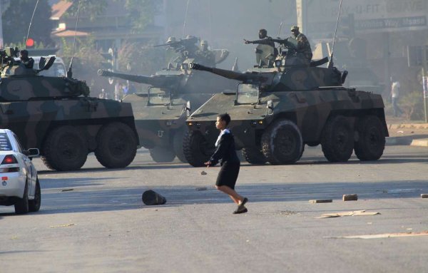 Zimbabwe. Manifestations réprimées par l'armée pour la première élection post-Mugabe