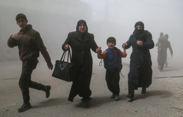 Bombardement chimique en Syrie : une centaine de morts, dont une vingtaine d'enfants