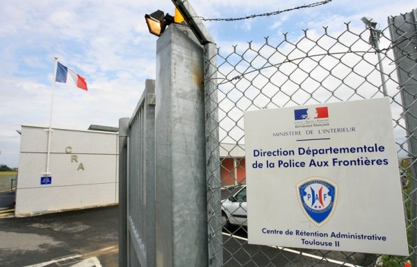 Suicide d'un jeune migrant dans un centre de rétention administrative