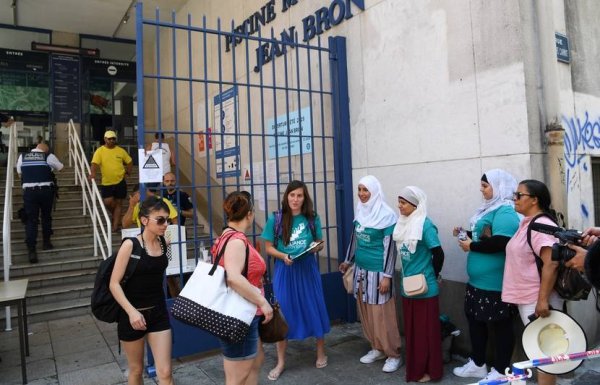 Grenoble. Les Verts envoient la police réprimer des femmes en burkinis dans une piscine