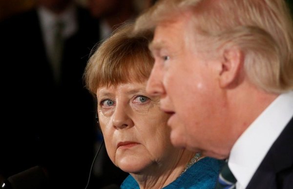 OTAN : Trump met Merkel sous pression