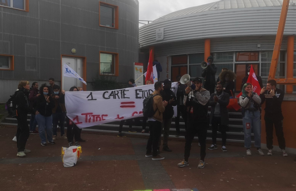 Paris 8. Le Conseil d'Administration se positionne en faveur des étudiants sans-papiers !