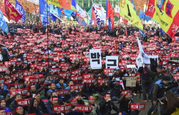 Corée du Sud. Des millions de manifestants dans les rues contre une loi Travail version Park