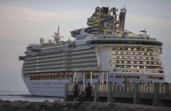 Non-vaccinés, des vacanciers privés d'espaces de loisirs sur un bateau de croisière
