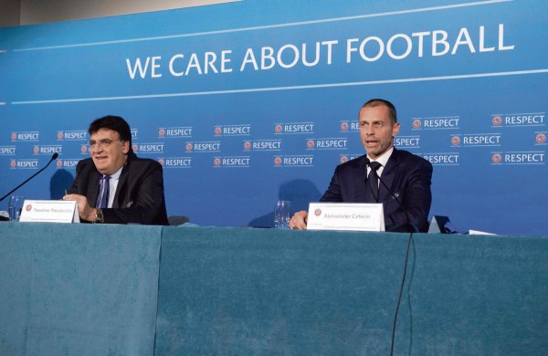 Qu'y a-t-il derrière la dispute entre l'UEFA et la « Superligue » ? 