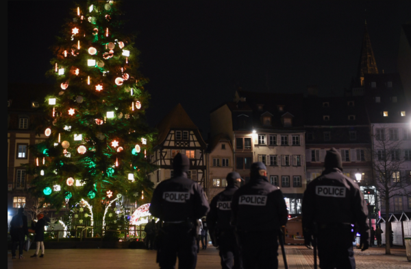 100.000 policiers et gendarmes déployés ce soir pour réprimer : le Nouvel An selon Darmanin