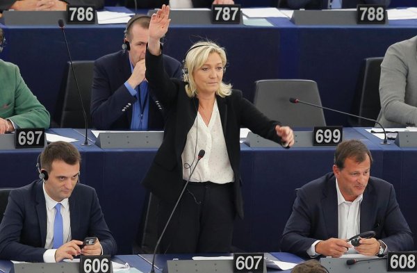 Le FN au centre d'un nouveau groupe au parlement européen