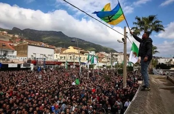 Manifestation massive en Algérie : du rejet de Bouteflika au rejet du régime